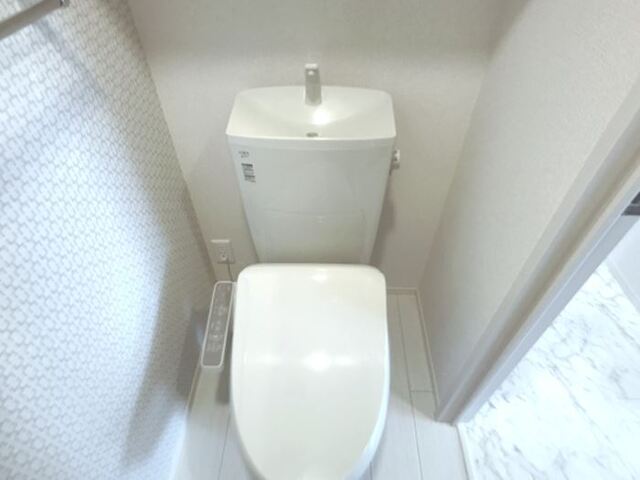 トイレ　温水洗浄暖房便座トイレ