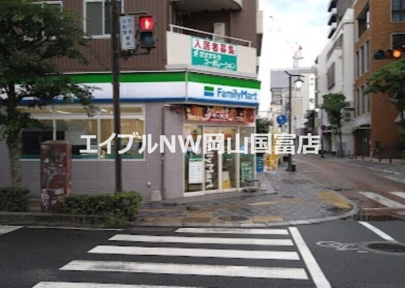 コンビニ　ファミリーマート表町二丁目店（コンビニ）まで393m