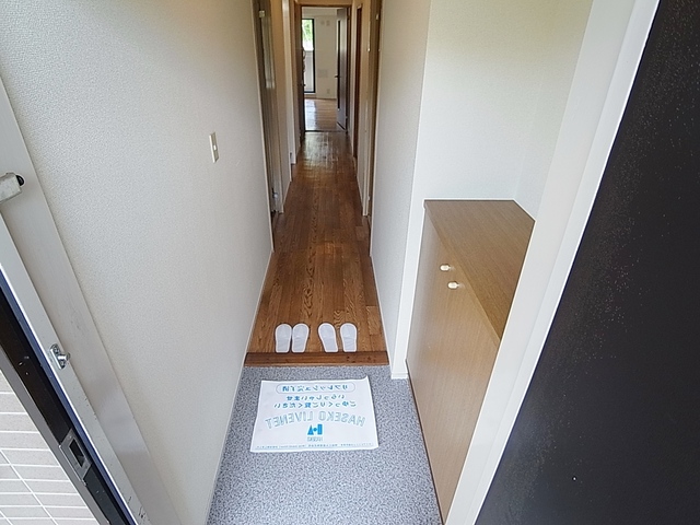 玄関　玄関にはシューズボックス完備