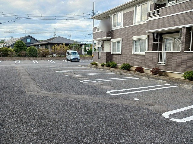 駐車場　駐車場があるので、車を買う予定の方も安心です