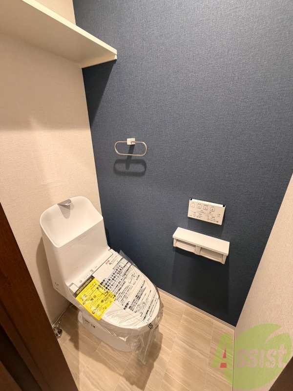 トイレ　温水洗浄便座で快適にご利用頂く事が出来ます。