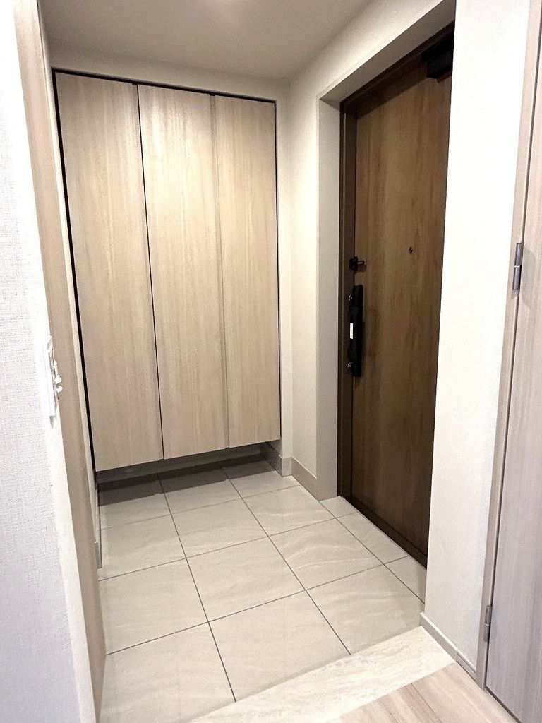 プラウドタワー岡山の玄関写真