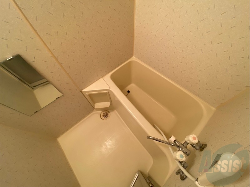 バス・シャワールーム　お風呂になります。一日の疲れを癒してくださいね。