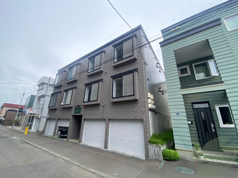 建物外観　札幌市中央区宮の森３条「パレット宮の森」