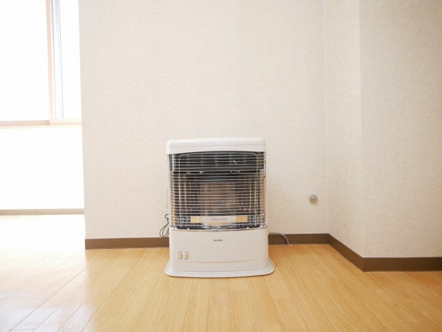 その他設備　経済的な灯油FF暖房です！