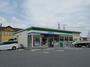 コンビニ　ファミリーマート熊谷新堀小学校前店（コンビニ）まで618m