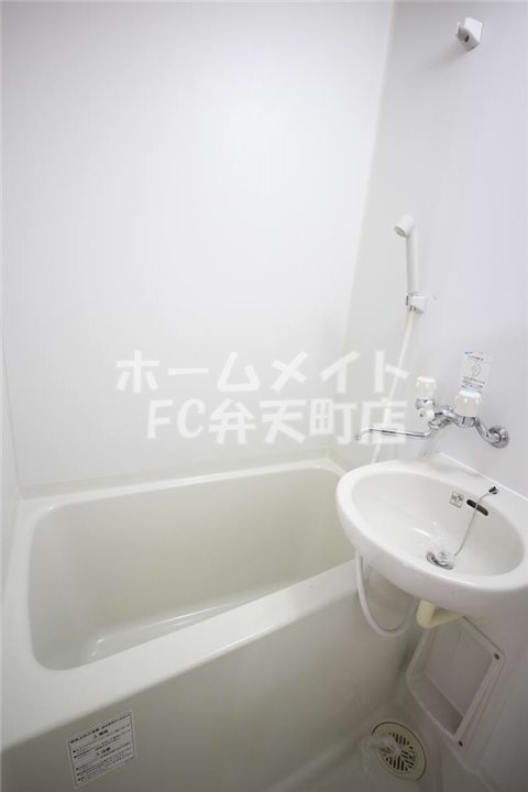 バス・シャワールーム　落ち着いた空間のお風呂です