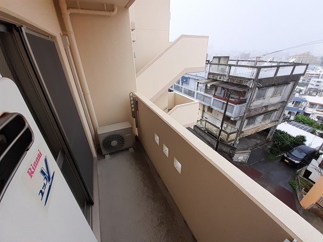 バルコニー　陽当たり良好なバルコニーです