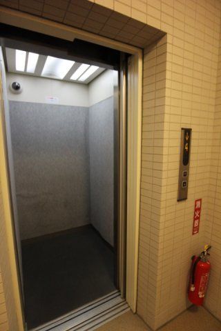 ロビー　玄関