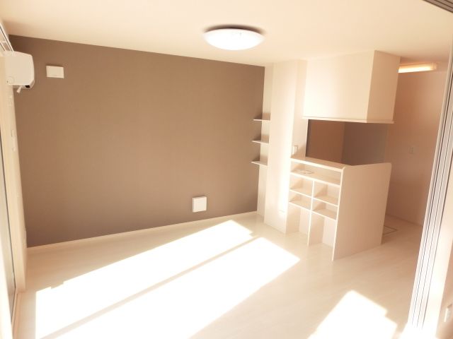 その他部屋・スペース　会話の弾む対面キッチン、オシャレなアクセントクロス
