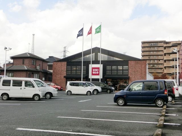 小学校　ユニクロ若葉桜木店（小学校）まで826m