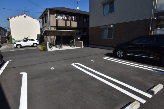 駐車場　車をお持ちの方に嬉しい駐車場付きの物件です