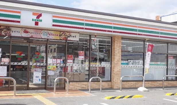 コンビニ　セブンイレブン 大阪巽東4丁目店（コンビニ）まで827m