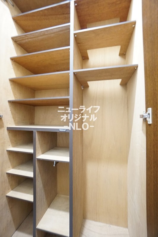 その他　シューズボックス付で玄関まわりをすっきりと収納出来ます