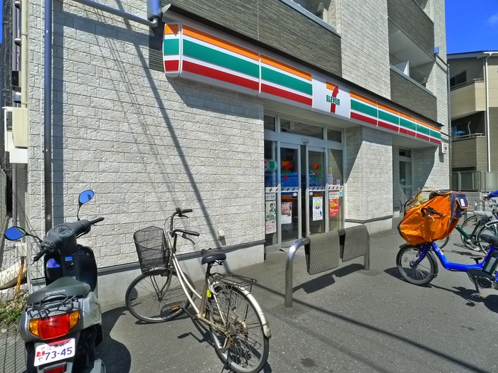 コンビニ　セブンイレブン（コンビニ）まで270m
