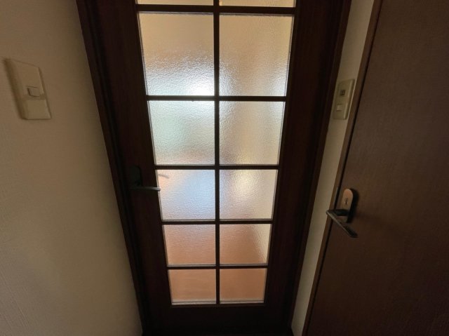 玄関　(参考)同マンション別間取り他部屋の写真（間取り図が正）