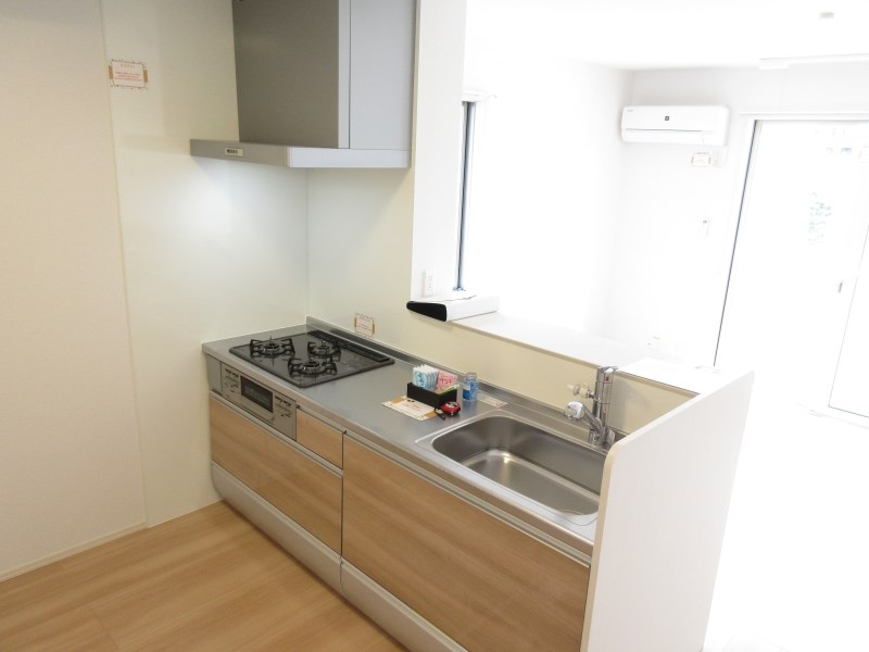 キッチン　同施工会社の別物件です。実際のお部屋とは多少異なります。