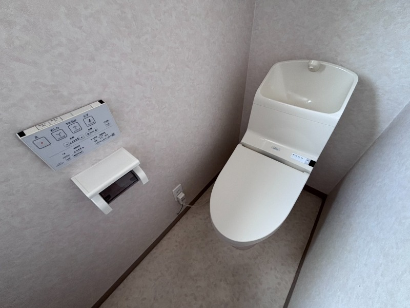 トイレ　ウォシュレット付き