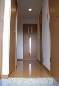玄関　※別号室の写真です。現況を優先します。