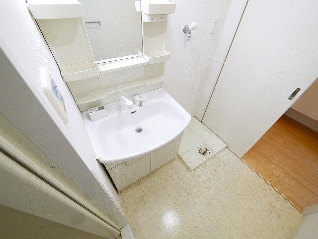 洗面設備　コンパクトで使いやすい洗面所