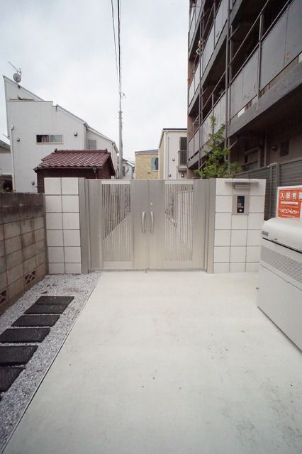 その他　正面エントランス