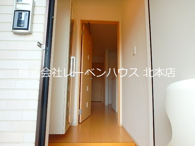 玄関　同物件別部屋参考写真