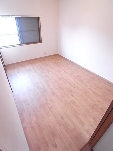 その他部屋・スペース　開放的な寝室です