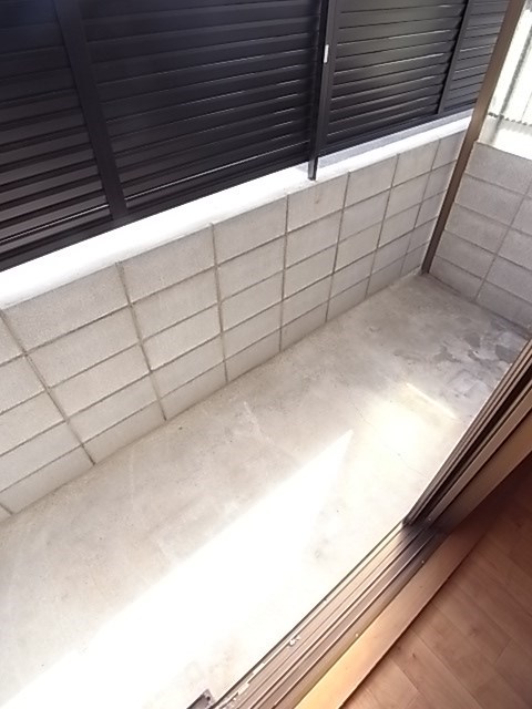 バルコニー　外からの目が気にならないバルコニーで洗濯物が干せます