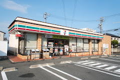 コンビニ　セブンイレブン豊川下野川町店（コンビニ）まで318m