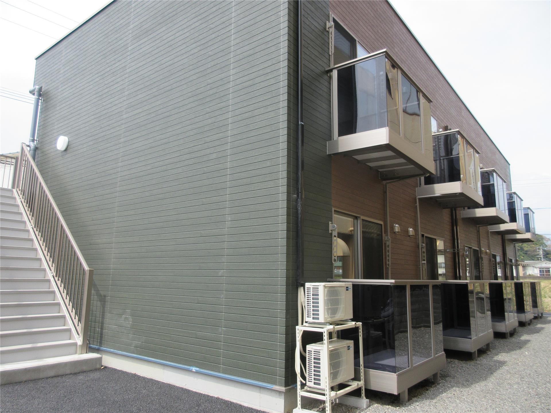 建物外観　同タイプ他のアパートの写真を使用しております。当物件は10世