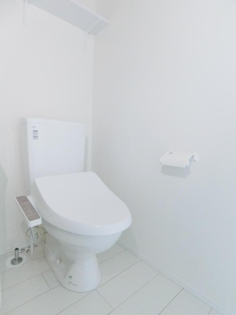 トイレ　温水洗浄便座付きトイレです