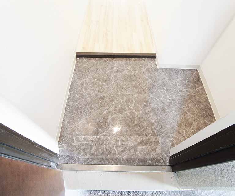 玄関　３０２号室写真　２ＬＤＫに改装したお部屋です！