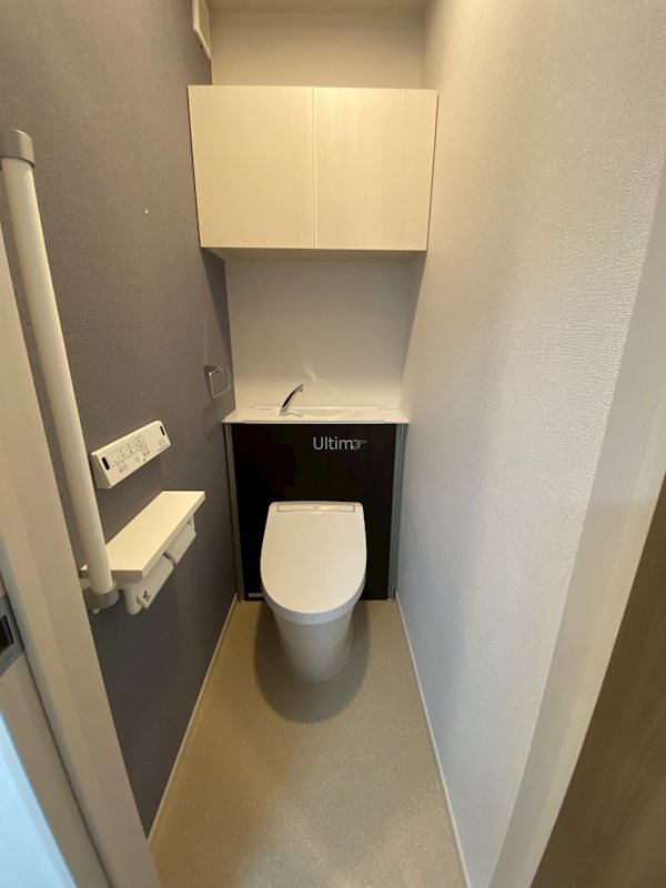 トイレ　別のお部屋の写真ですが参考までに