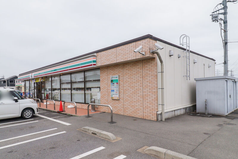 コンビニ　セブンイレブン伊勢崎境女塚店（コンビニ）まで546m