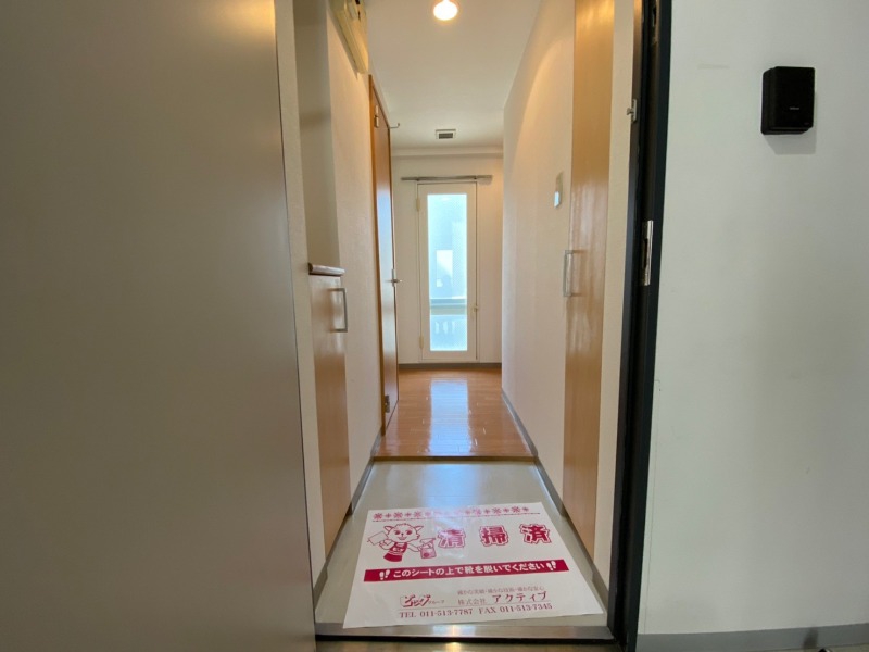 玄関　玄関の様子です。明るい印象ですね。気分もあがりそう。