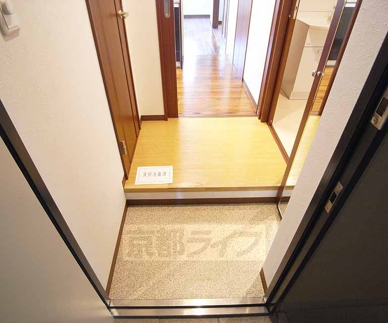 玄関　ゆったりとした玄関スペースです。