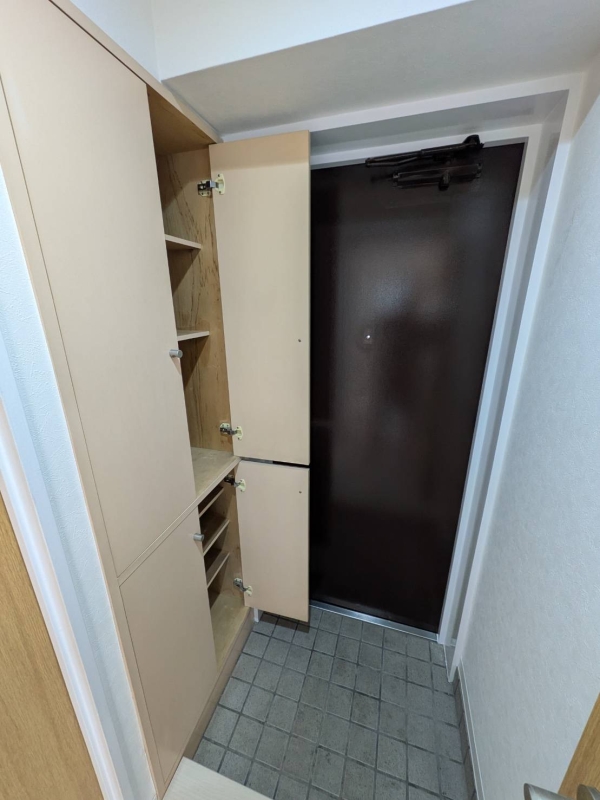 玄関　他階の写真になります。