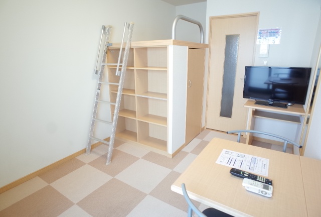 レオパレスSUSANOの居間写真