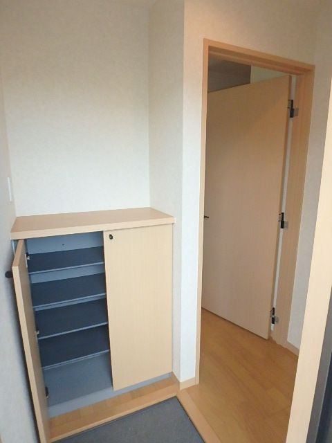 玄関　シューズボックス完備