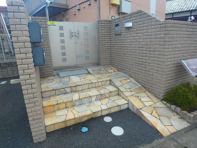 エントランス　オートロック付き