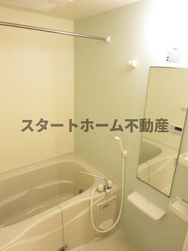 バス・シャワールーム　コンパクトで使いやすいお風呂です