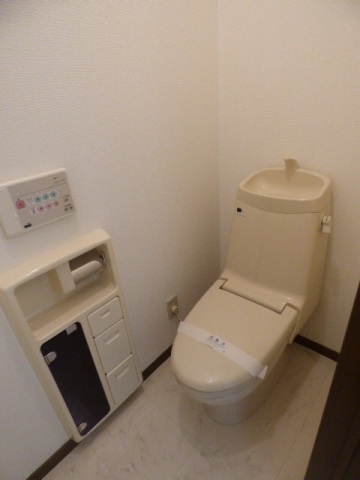 トイレ　トイレはウォシュレット付き・窓付き！