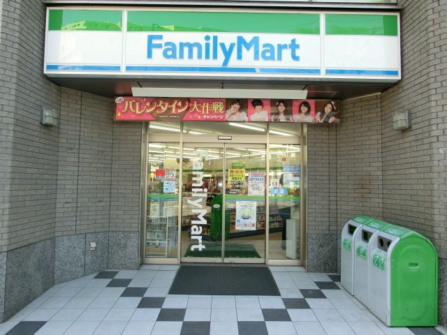 コンビニ　ファミリーマート新八柱駅前店（コンビニ）まで850m