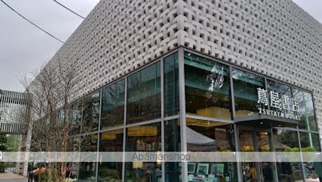 コンビニ　ファミリーマート（コンビニ）まで572m