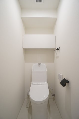 トイレ　トイレ上部収納がございます☆