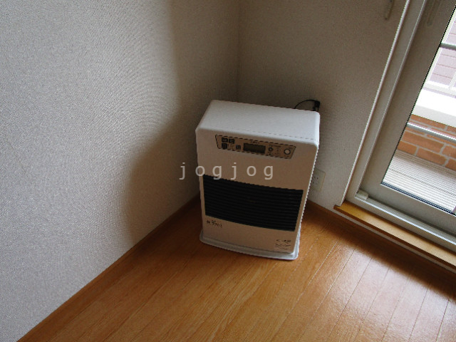 その他設備　冬はあったか石油ストーブです。