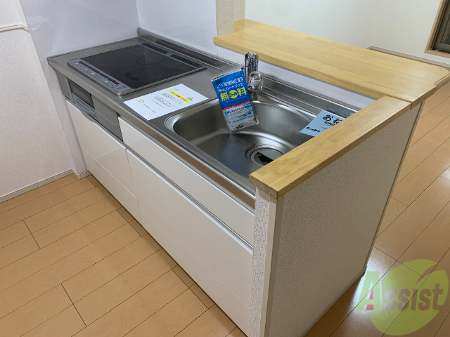 キッチン　システムキッチン。グリル付きでお魚も焼けますね。