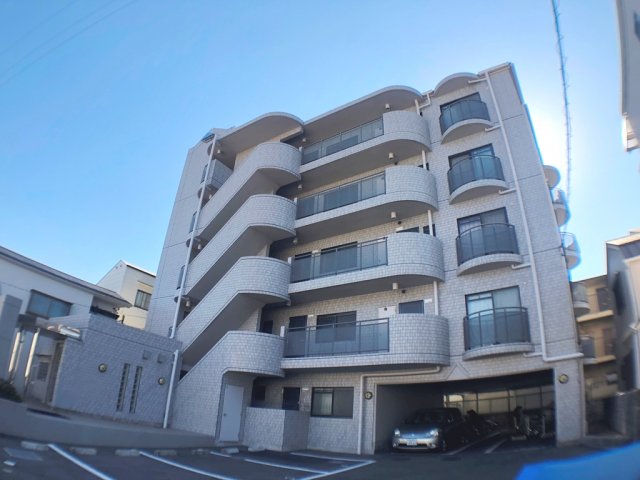 建物外観　安心のオートロック付き♪