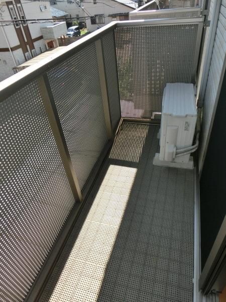 バルコニー　南向きの日当たりの良いバルコニーです