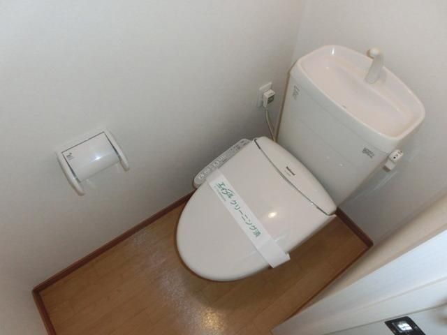 トイレ　ウォシュレット完備のトイレです